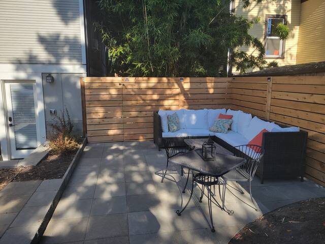 Modern, new & industrial in Georgetown gallery image 4