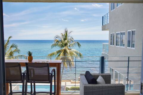 Oceanfront 2 bedroom condo with pool, Ocho Rios