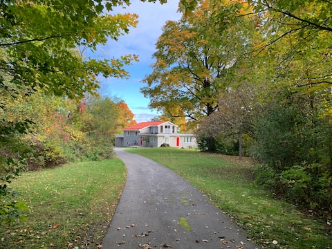 Cozy Country House - River Ridge Cottage