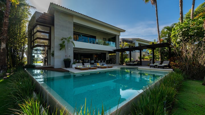 Lake House In El Tigre Golf Club Near The Beach