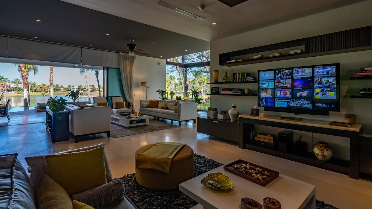 Popular Airbnb listing: Lake House In El Tigre Golf Club Near The Beach in Las Jarretaderas