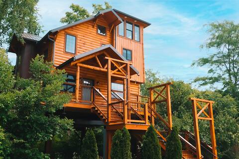 VIEWS! Skyview Treehouse Berlin Woods