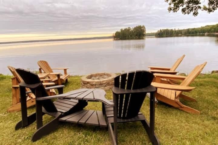 Lakefront Paddlers Peak Cottage on Callander Bay