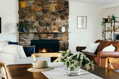 Popular Airbnb listing: Luxury cottage farmstay- Scotsburn in City Of Ballarat