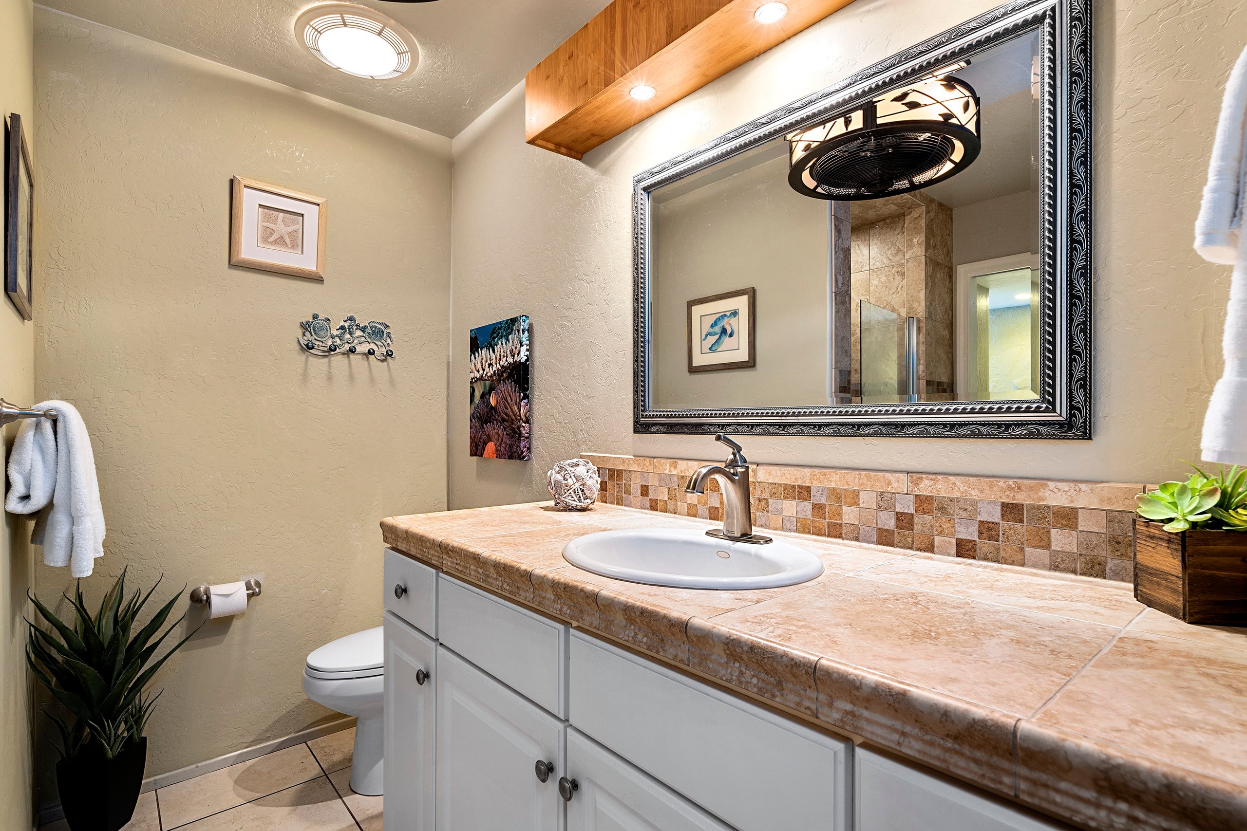 Condo in Kailua-Kona · ★4.71 · 1 bedroom · 2 beds · 1 private bath - Image 11