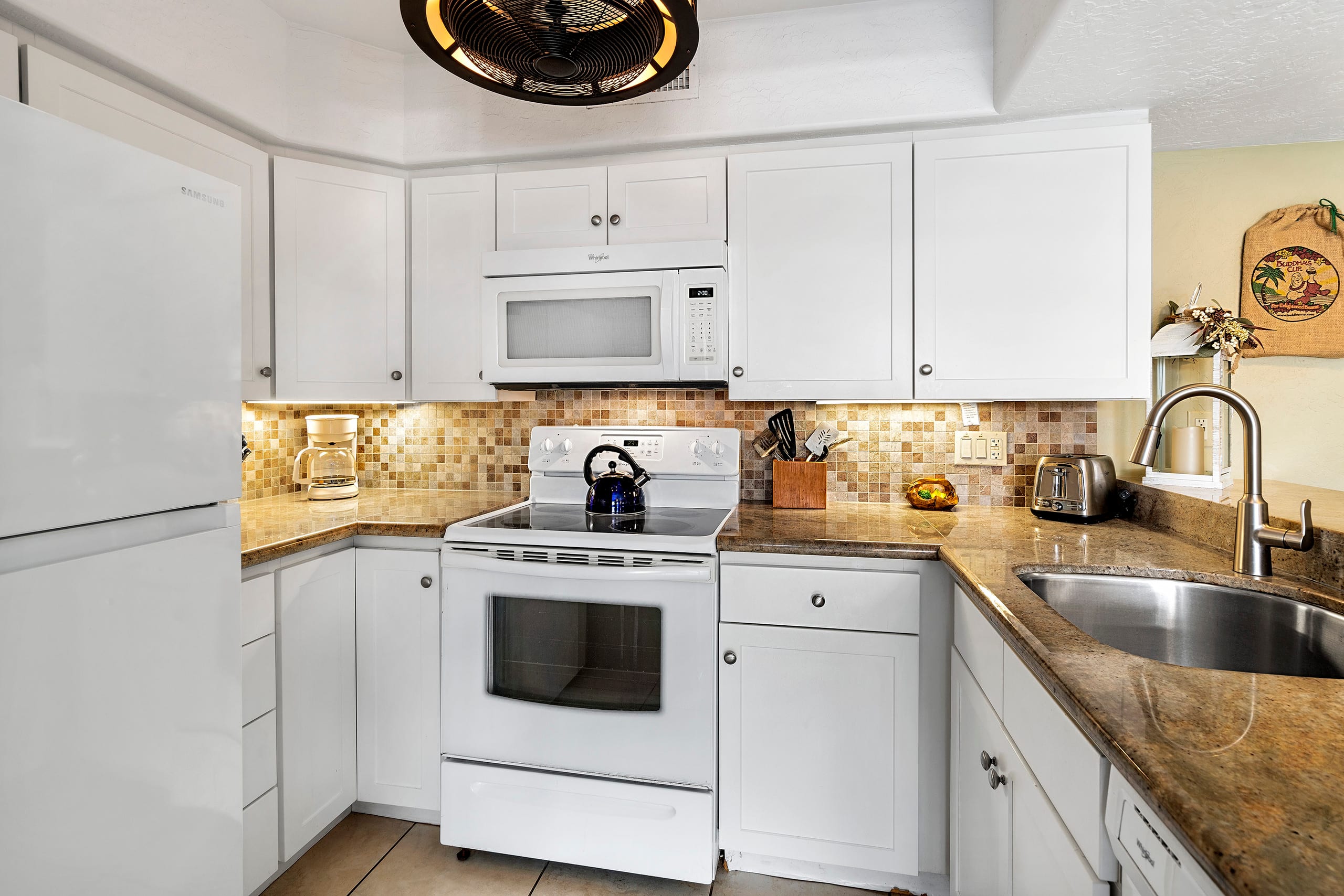 Condo in Kailua-Kona · ★4.71 · 1 bedroom · 2 beds · 1 private bath - Image 8