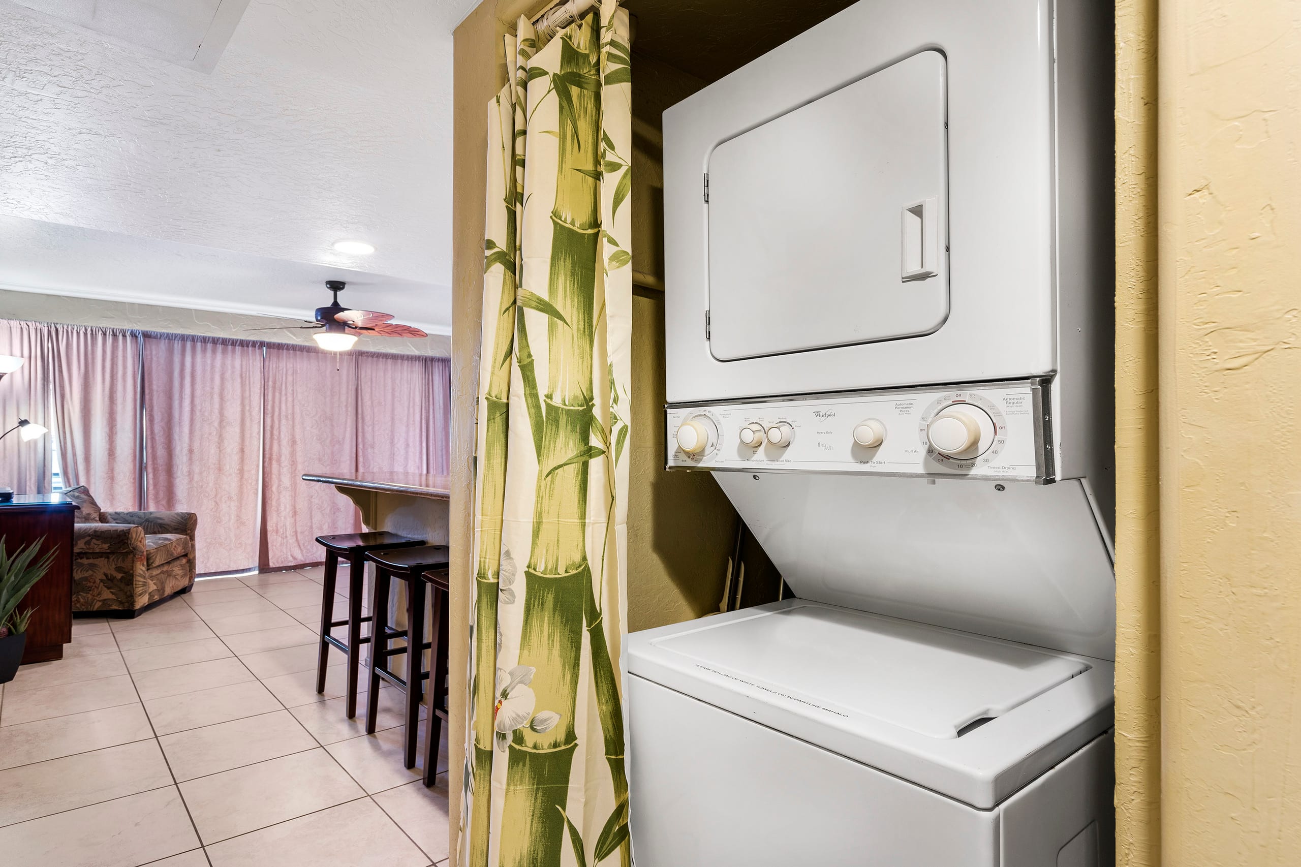 Condo in Kailua-Kona · ★4.71 · 1 bedroom · 2 beds · 1 private bath - Image 14