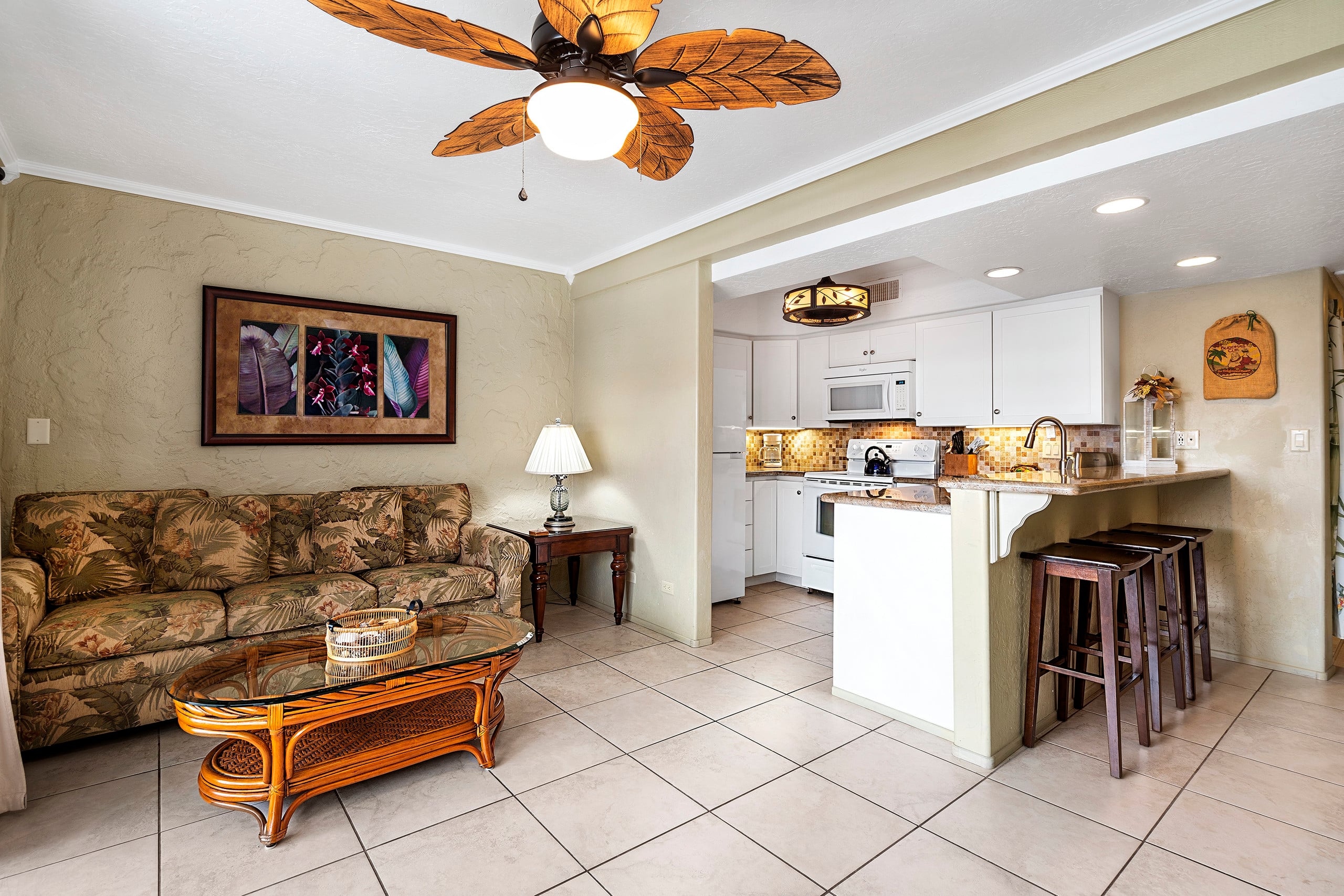 Condo in Kailua-Kona · ★4.71 · 1 bedroom · 2 beds · 1 private bath - Image 6
