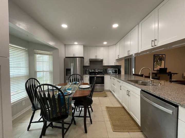 3 BR casa actualizada cerca de UF, hospitales y I75 Casas en renta