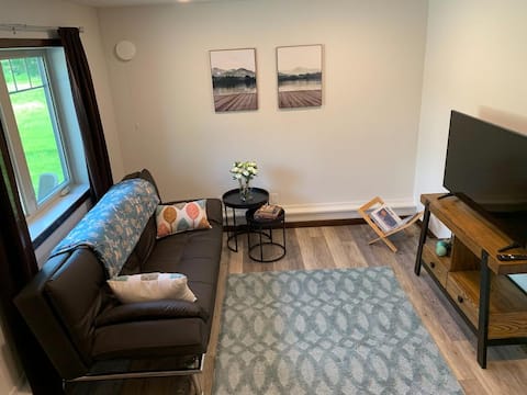 Popular Airbnb listing: Private & Cozy, 2 bedroom in quiet neighborhood! in College