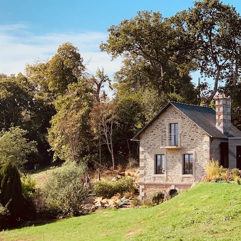 Top Airbnb: La Petite Maison du Manoir, sea view in Carantec