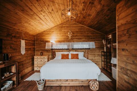 Romantic accommodation for two in the woods