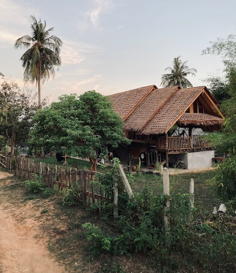 Baan Tamachart Traditional House in Koh Phi Phi