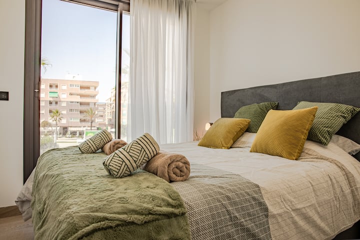 可欣赏广场景的卧室1