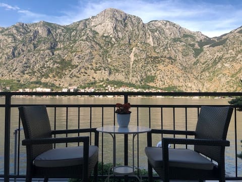 SEAFRONT 3 bedrooms & BALCONY - HOUSE 44