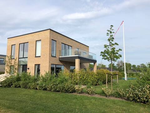 Modern and spacious house for the big family