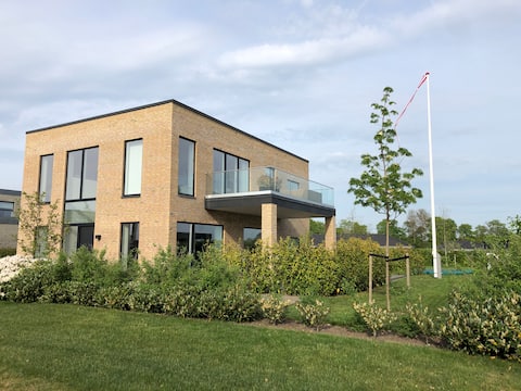 Modern and spacious house for the big family