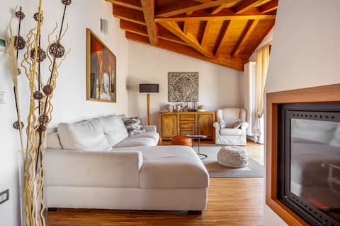 Lake view Penthouse with pool