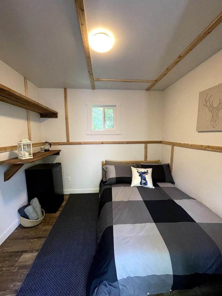 4 heated cabins. 3 with full size beds, 1 with 2 twin beds that can be adjoined to make 1 king bed.

Furnished heated w/ lighting, shelving and bar fridge and a private patio with furniture.