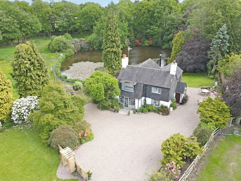 Charming retreat with hot tub and lake terrace