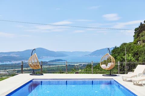 Carpe Diem 1 With Outdoor Pool and Sea View