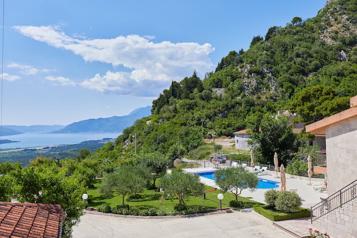 Carpe Diem 2 With Outdoor Pool - Kotor