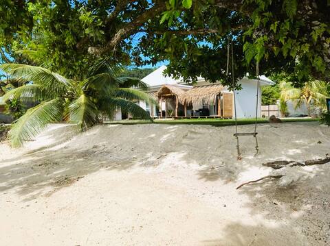 *Private beach, A/C waterfront bungalow Miri