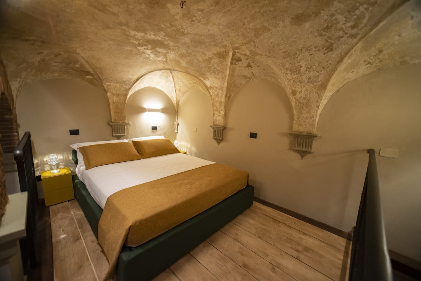Toscanella Lofted Room Madreperla