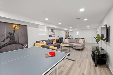 6BR Game Room Home | Sleeps 16+ (Casa Blanca)