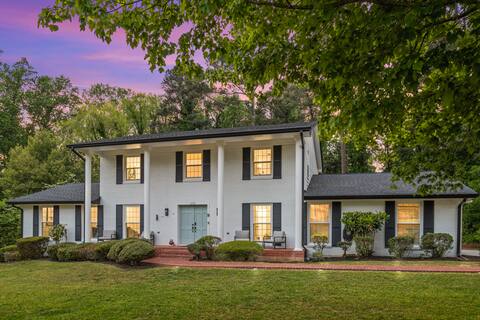 Casa Blanca (6 Bedroom Luxury Home w/ Game Room)