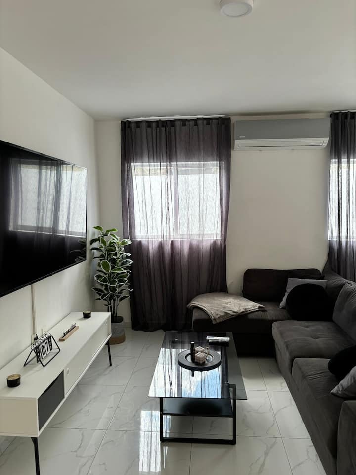 Monochromatic Apartment - Curaçao