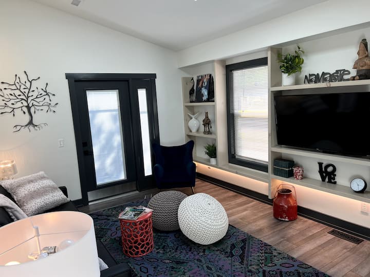 Casa 69th Contemporary Bungalow - Crows Nest