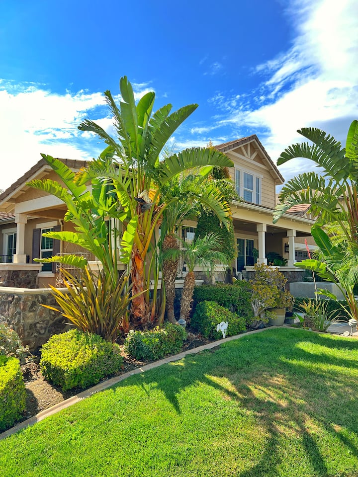 Stylish 4 Bed 3 Bath With Hot Tub & Home Office - Rancho Cucamonga, CA