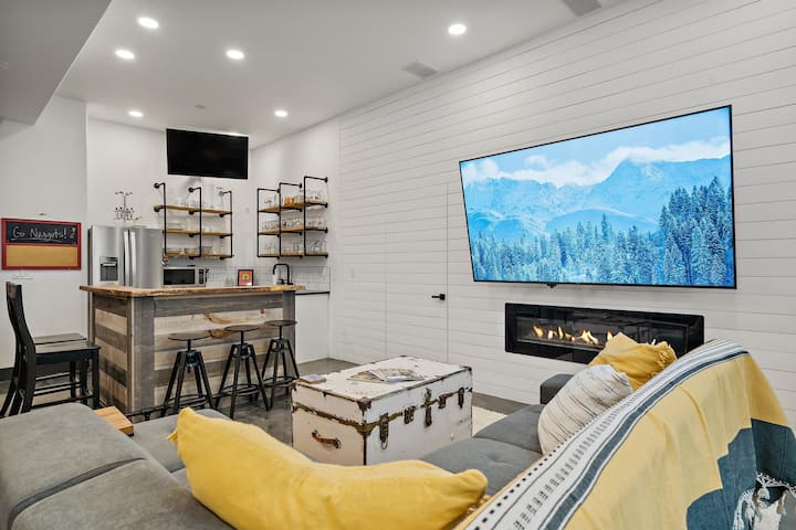 2bdrm/2ba 1700 Sq Ft |Hot Tub |Gnome Sweet Gnome! - Aurora, CO