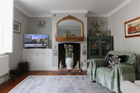 Successful Airbnb property: 19th Century Cottage Within Canterbury City Walls in Canterbury
