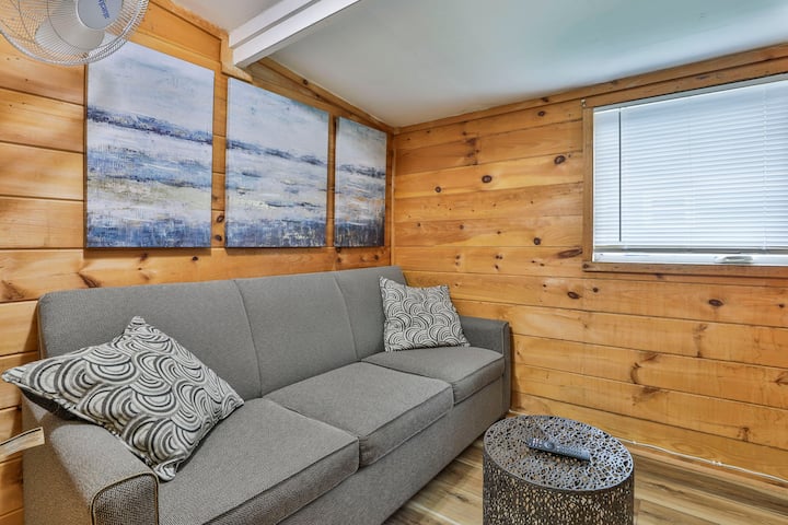 Cute And Cozy Cottage In Laconia - Weirs Beach, NH