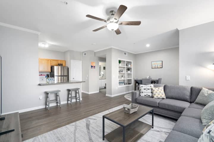Luxurious Resort-style Living In The Heart Of Phx - Phoenix, AZ