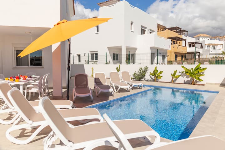 Villa 10 · Queen, Amarilla Golf — outdoor space