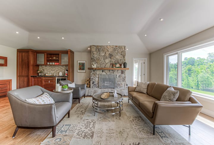 Luxury Villa For Accommodation - Ontario