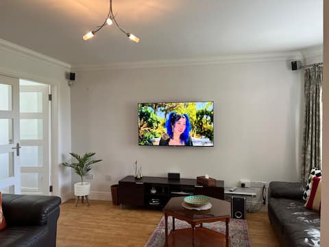 Popular Airbnb listing: 3 bedroom House with lovely garden in Edinburgh in Sighthill & Gorgie