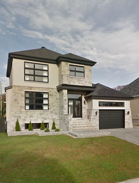 The Terrebonne Studio! 1 Bed 1 Bath & kitchenette!