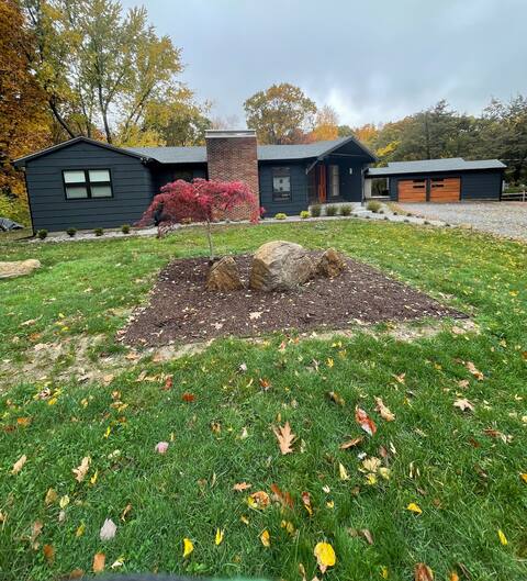 MidCentury Mod Renovated+EV charger+seasonal Pool