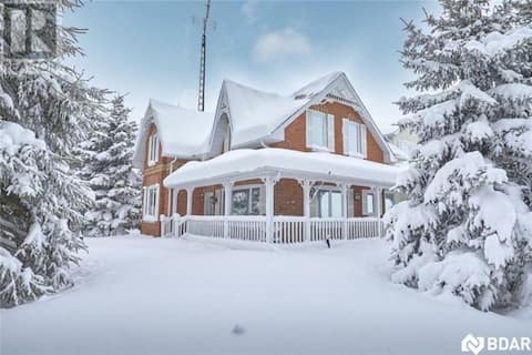 Farm House Oasis: Hot Tub, Ski Trails, sleeps 12