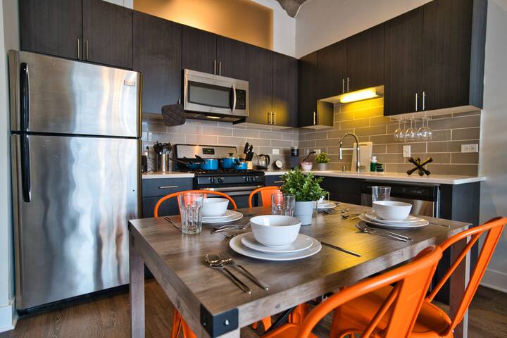 Luxury 3BR Suite w/Patio, Skyline Near McCormick gallery image 2