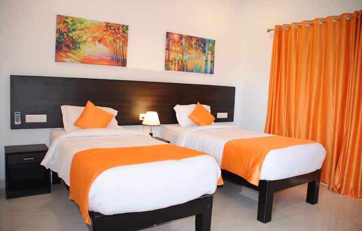 Bedroom 1 image 3