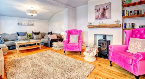 Top Airbnb: Luxury Family Home - Dog Friendly - Sleeps 8 in Heacham