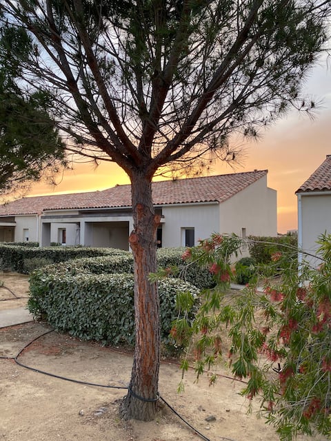 My hut in LOZARI 6/8 people sea view with pool