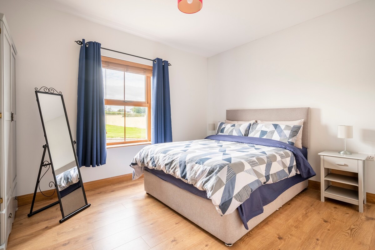 Master Bedroom with King-sized bed