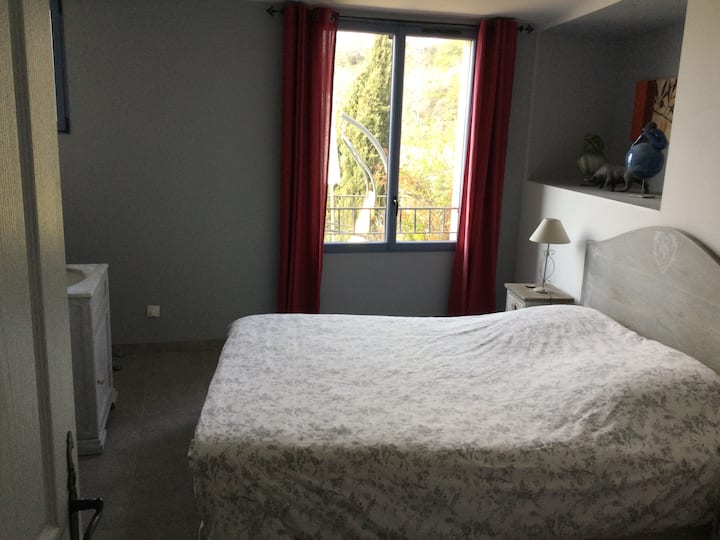 chumbakikubwa cha
kitanda 160 , bafu, choo, chumba kidogo cha kuvaa
