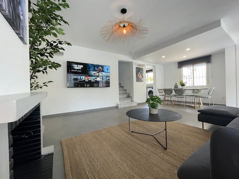 Successful Airbnb property: Luxury House JoNa with private Pool (BBQ, A/C) in Santa Pola